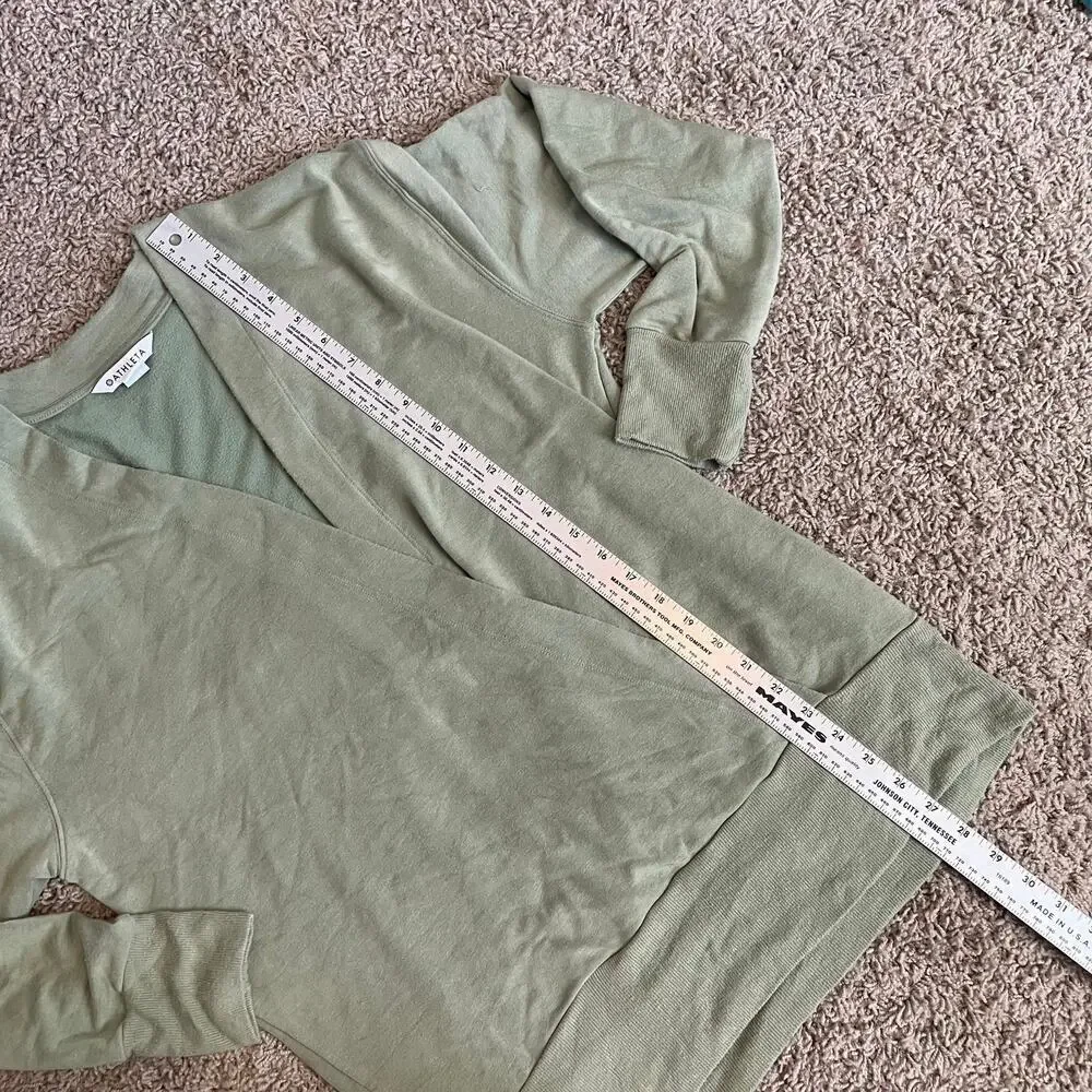 Athleta Purana V-Neck Wrap Sweater Shirt Sweatshirt Womens Medium Green